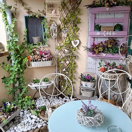 Piccola Casa Shabby 500m Castello Di Apartamento